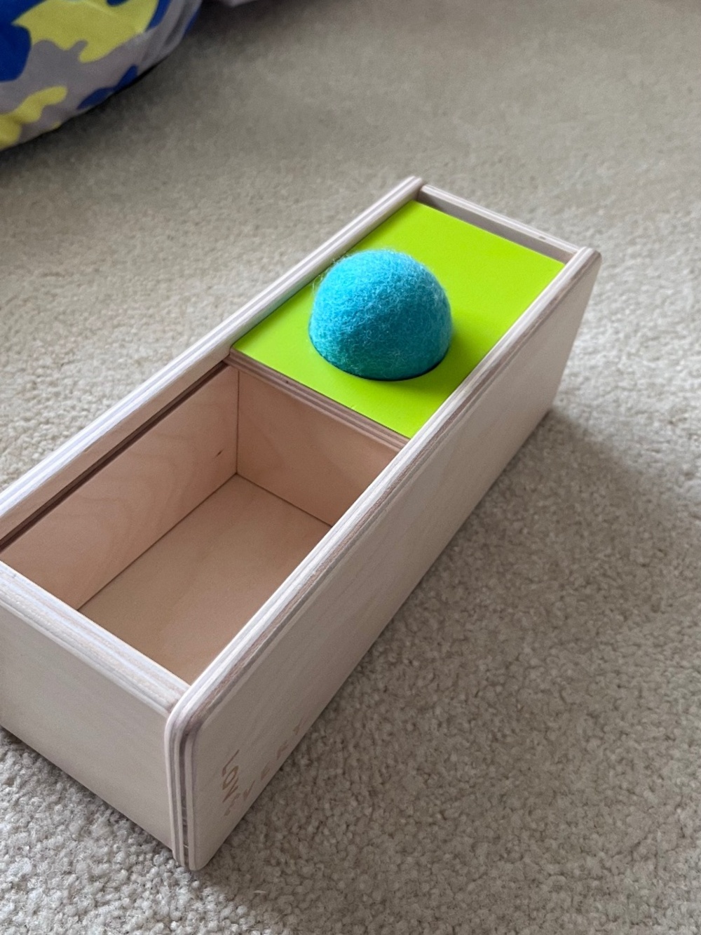 Lovevery Sliding Top Box + Felt Ball – The Thinker Play Kit 11–12 Months